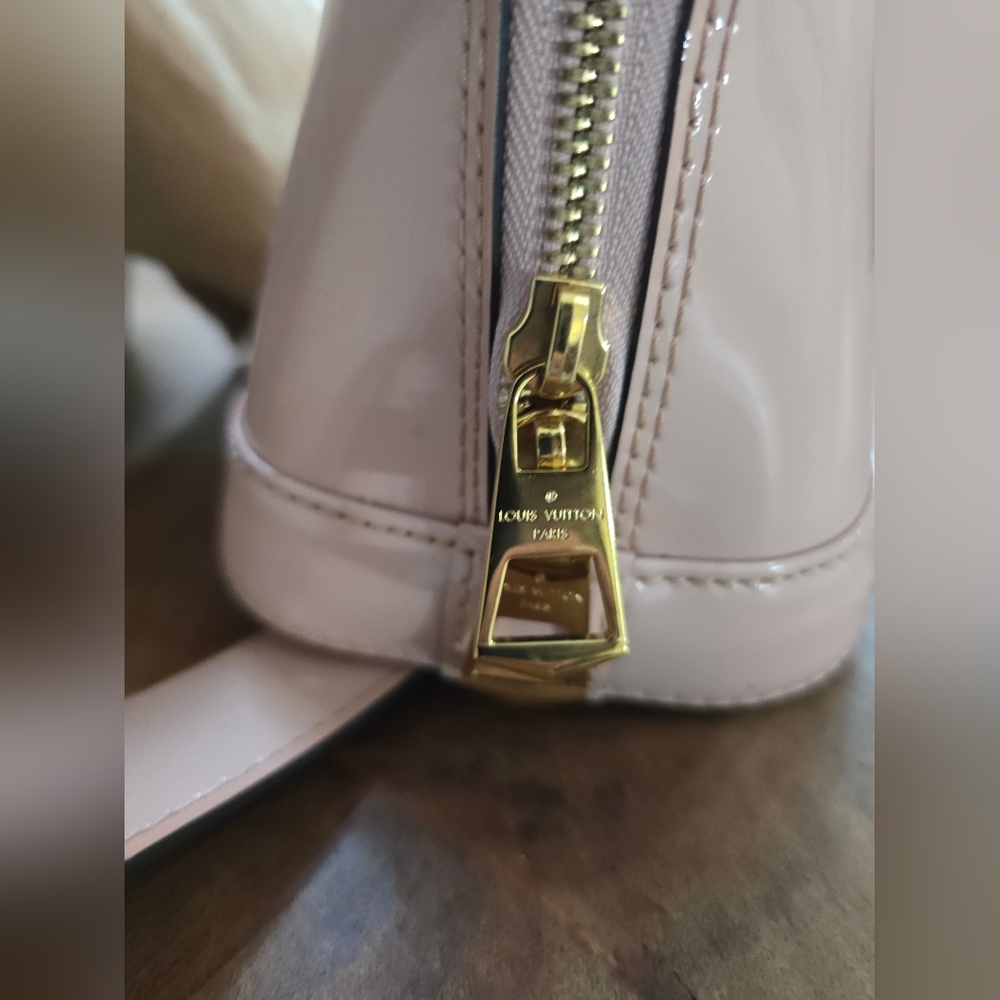 ✨✨SOLD✨✨ Louis Vuitton Patent Monogram Alma BB in Pink Rose Ballerine 2 Way Bag - Picture 4 of 13